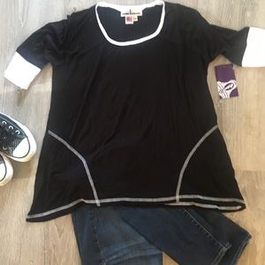 Black and white top, size M, NWT